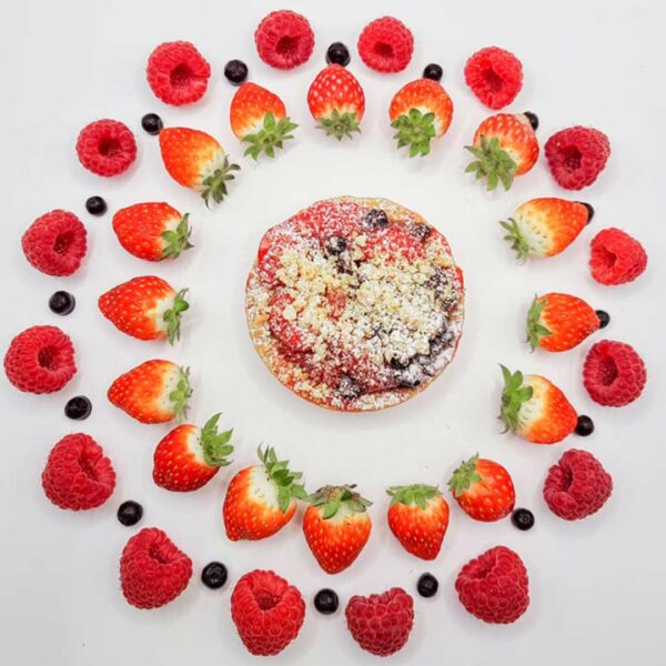 tarte fruits rouges avec fraises et framboises